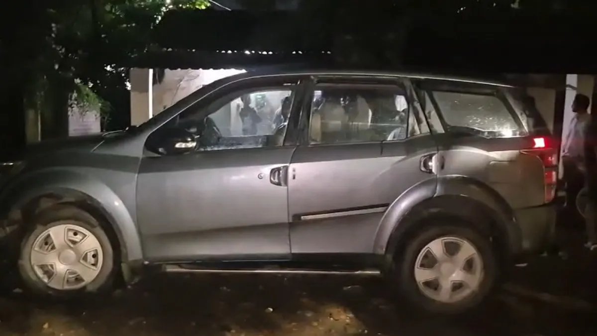 Deoria News: घर छोड़ने के बहाने युवती को गाड़ी में बैठाया, कहीं और ले जाने की आशंका पर मचाया शोर; आरोपी फरार